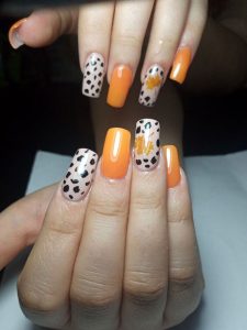 کاشت ناخن در سعادت آباد