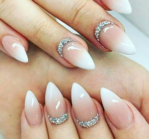 آموزش کاشت ناخن