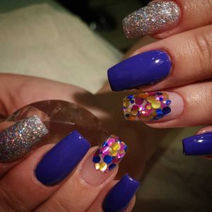 کاشت ناخن کریستالی و اکلیلی زیبا به رنگ نقره ای در کرج