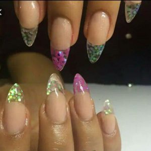 آموزش و خدمات کاشت ناخن نگین در نارمک